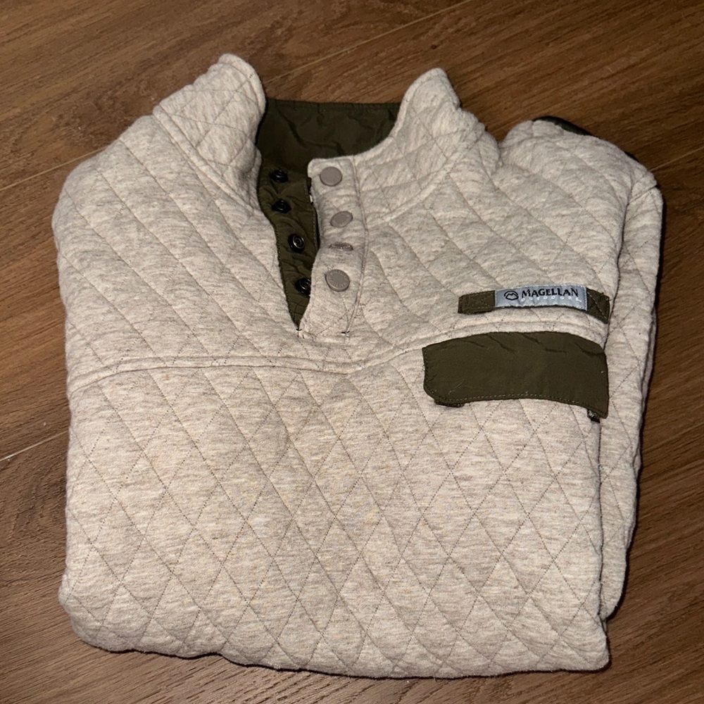 Magellan Outdoors Cream Quilted Pullover with Green Trim
